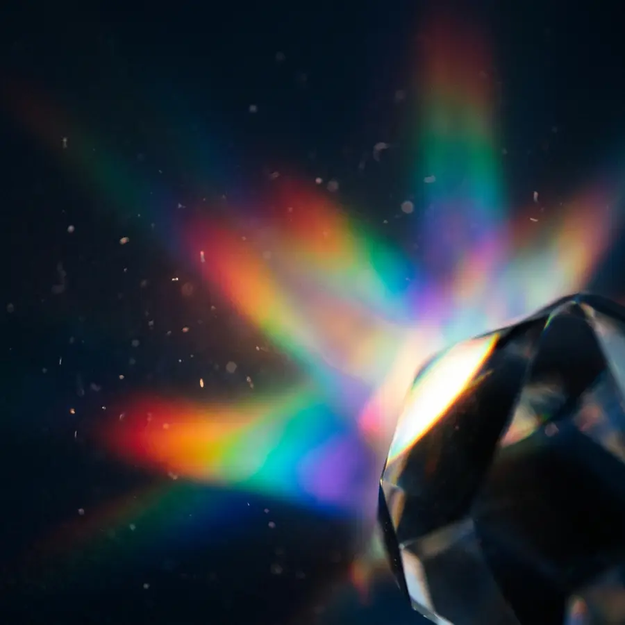 Prisme de cristal décomposant la lumière